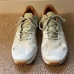 On Cloudflow Running Shoe. Size 8. Aloe/White